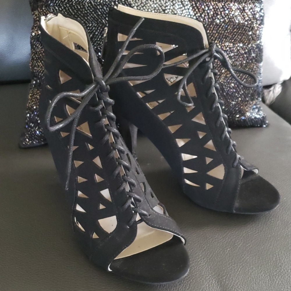 Lace up Shooties